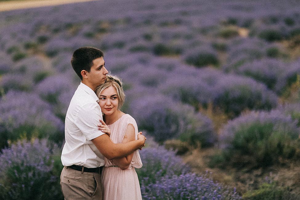 Engagement photography in a lavender field in Bessarabia.
