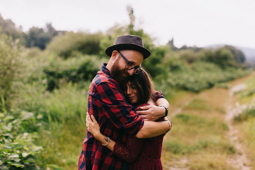 Best poses for an engagement session in Europe.